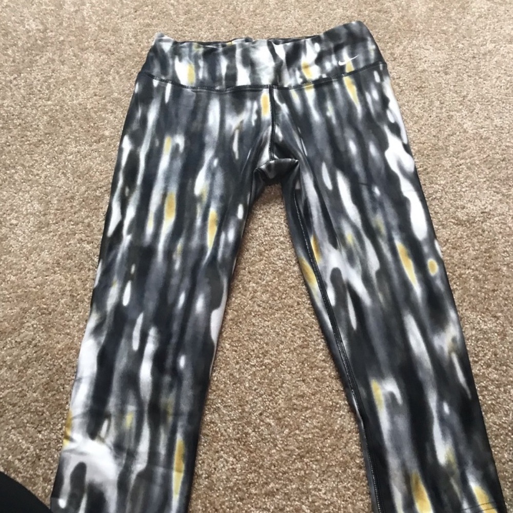 Nike pro legend Capri leggings